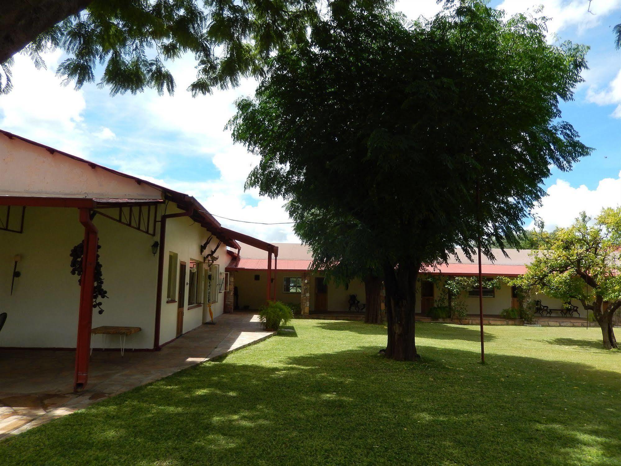 Dornhuegel Guestfarm Hotel Grootfontein Exterior foto